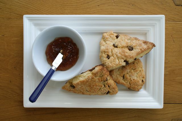 Raisin scones with rose jelly