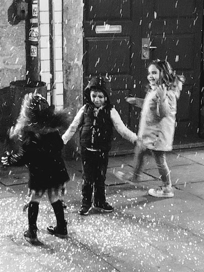 Kids playing in artificial snow in Porto.