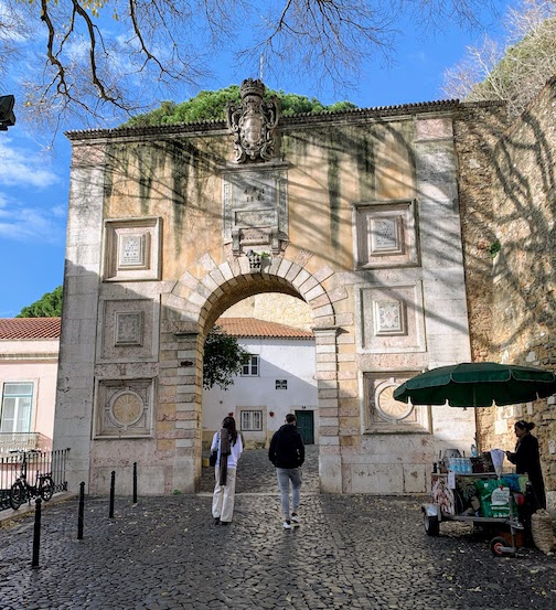 The arched entry to the Castelo de São Jorge in Lisbon