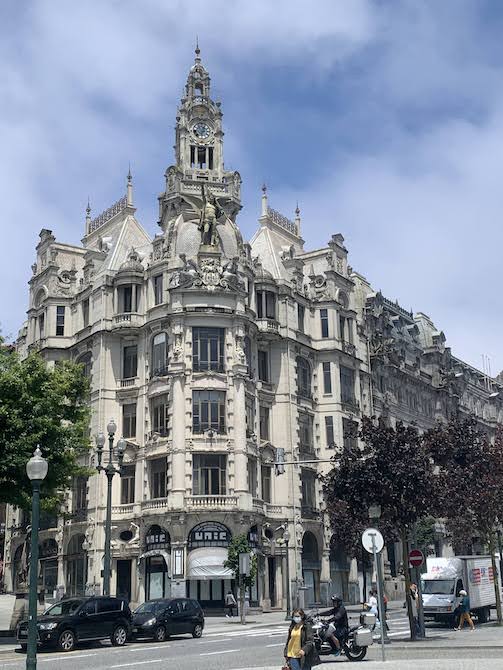 The "Unic" building on the Avenida dos Aliados in Porto.