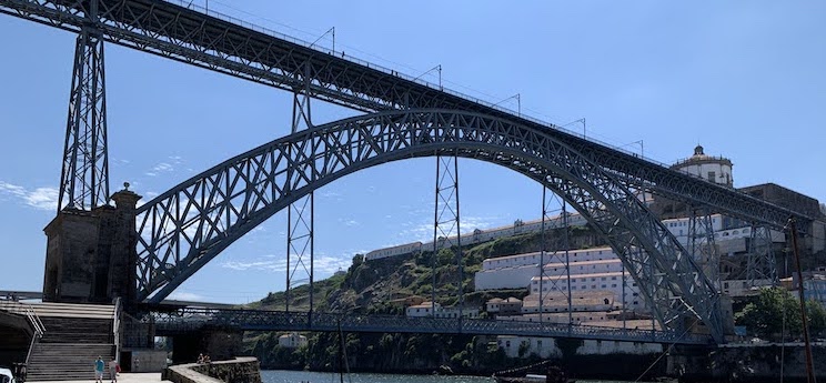 The Ponte Dom Luis I (King Luis I Bridge) that connects Porto to Vila Nova de Gaia.