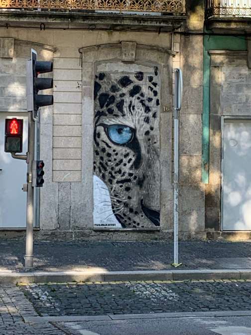 A mural of a leopard in Porto.