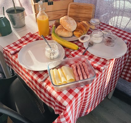 Breakfast on the houseboat