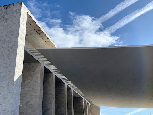 Roof detail of the Pavilhão de Portugal, showing the steel cables that attach the roof to the structure