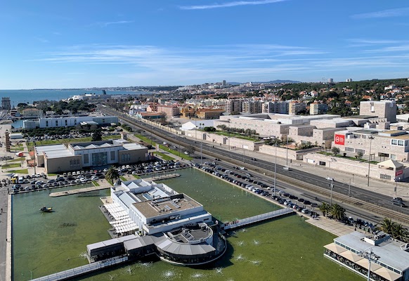 Looking northwest from the top of the Padrão dos Descobrimentos