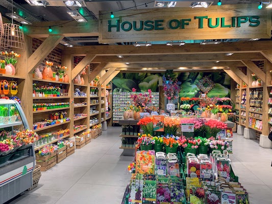 A tulip shop in Amsterdam Schiphol Airport