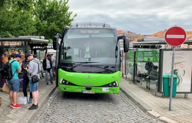 The FlixBus loading to leave Porto.