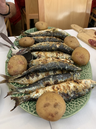 A platter of grilled sardinhas at Restaurante Borges