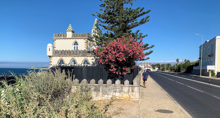 Looking west on Avenida Marginal near São João do Estoril