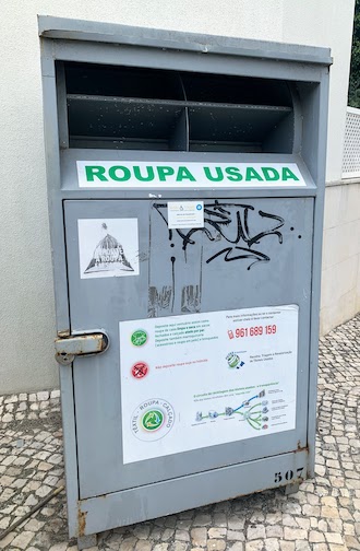 The bin for roupa usada - used clothing