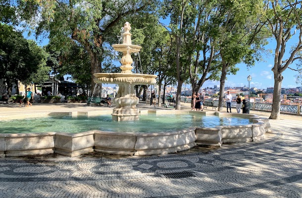 The fountain at the Miradouro