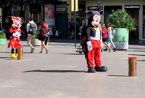 8872 - Mickey and Minnie Actors dressed as Mickey and Minnie Mouse on the Plaça de l’Ajuntament in Valencia.