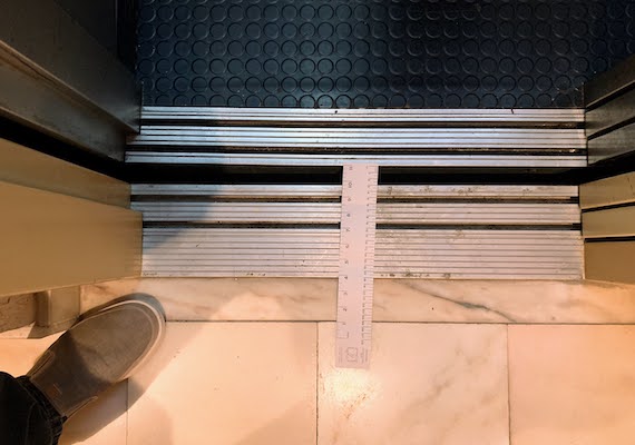 The gap in our elevator door - 3cm wide!