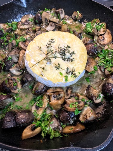 Baked Brie with Garlic and Mushrooms