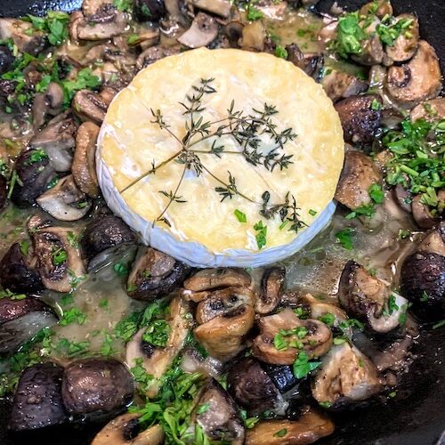 Baked Brie with Garlic and Mushrooms