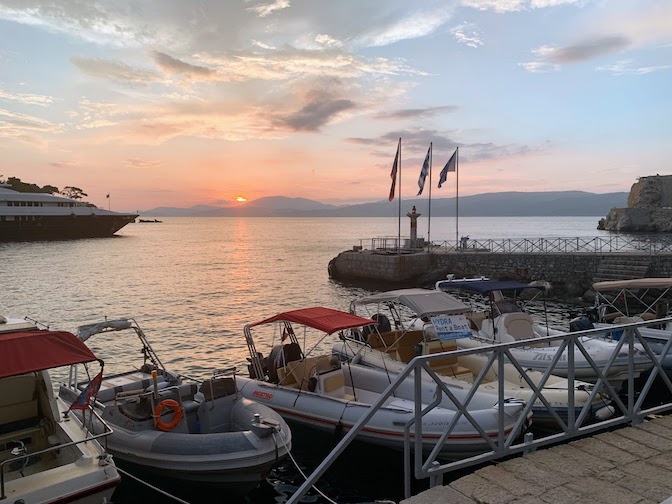 9839 - Sunset at the harbor Sunset over the water at the harbor in Hydra.