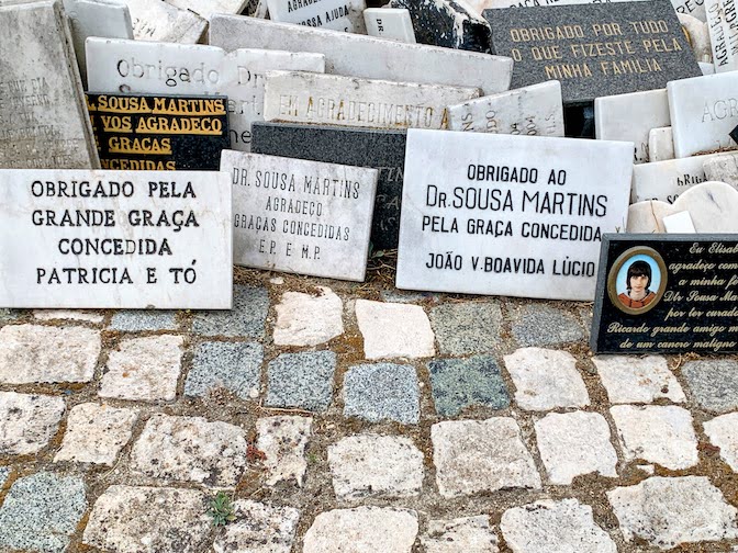 Plaques expressing gratitude to Dr. Sousa Martins in the Campo dos Mártires da Pátria in Lisbon.