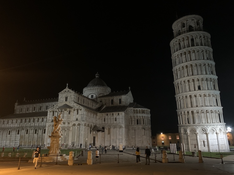 The Cathedral of Pisa and the Leaning Tower at night.