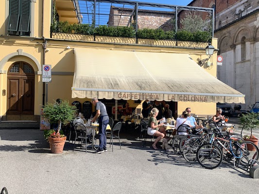 The outdoor tables at Caffetteria La Colonna in Lucca.