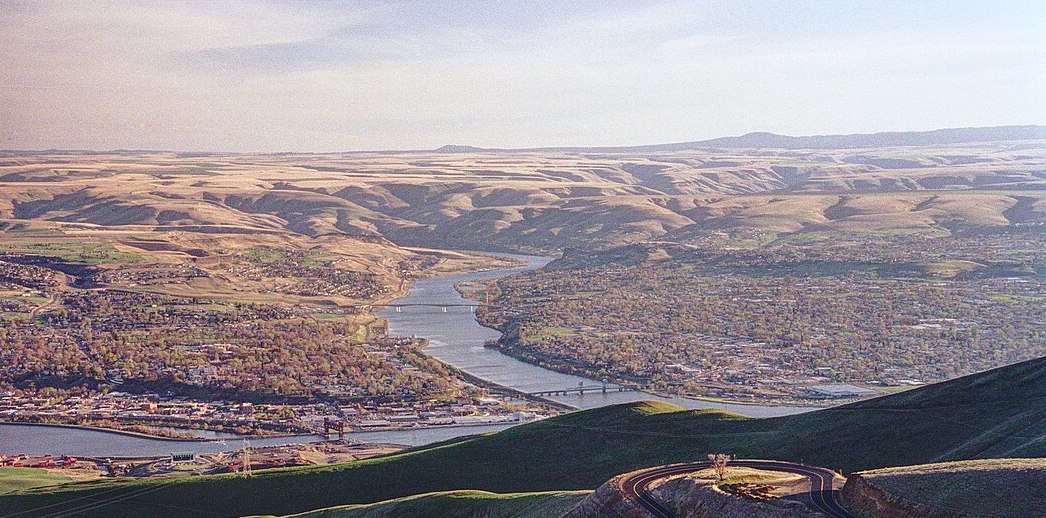 Lewiston, Idaho (left) and Clarkston, Washington (right) separated by the Snake River.