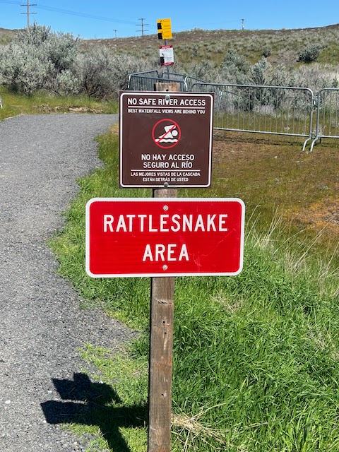 0091 - Rattlesnake area A sign on a trail at Palouse Falls State Park in Washington warning that hikers are entering a "rattlesnake area".