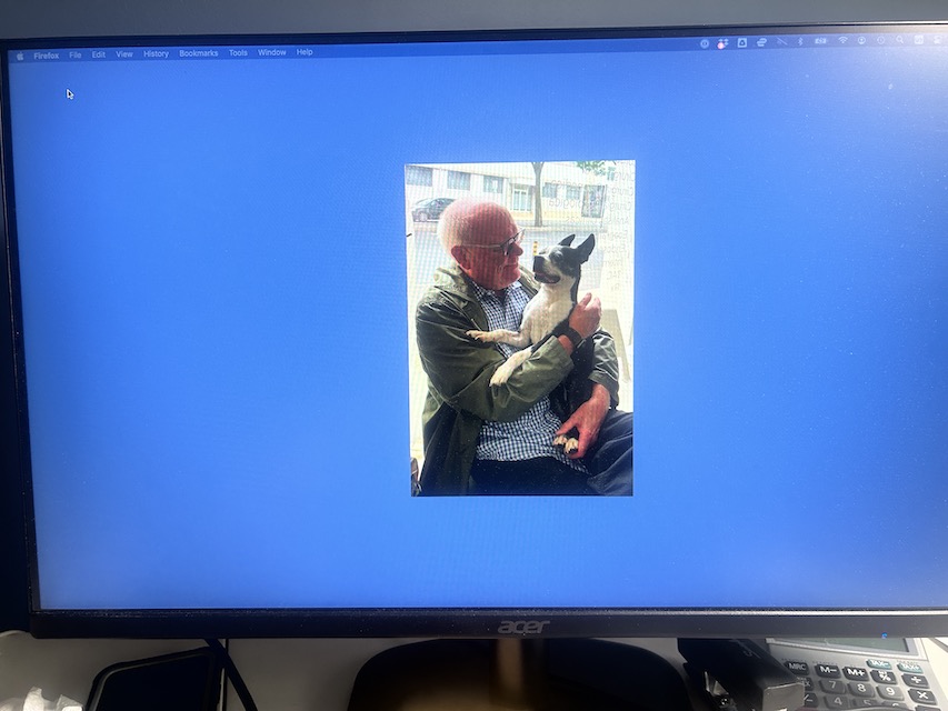 A photo of Mike's monitor, where he has the last picture of himself and Sox.